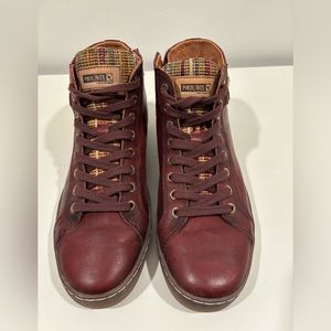 Pikolinos red leather sneaker